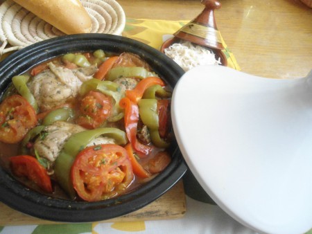 Tajine de poulet aux poivrons et tomates